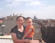 Met mamma op het balkon van ons hotel in Barcelona